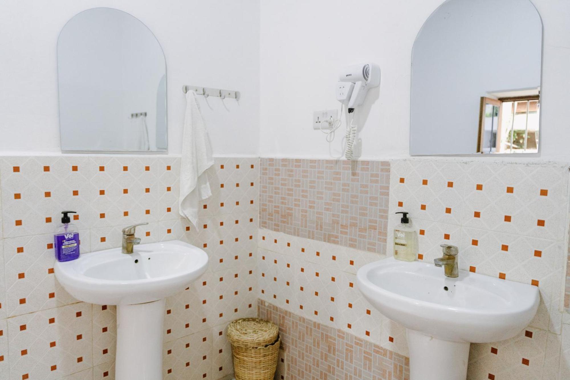 Shoki Shoki Guest House Zanzibar Екстериор снимка
