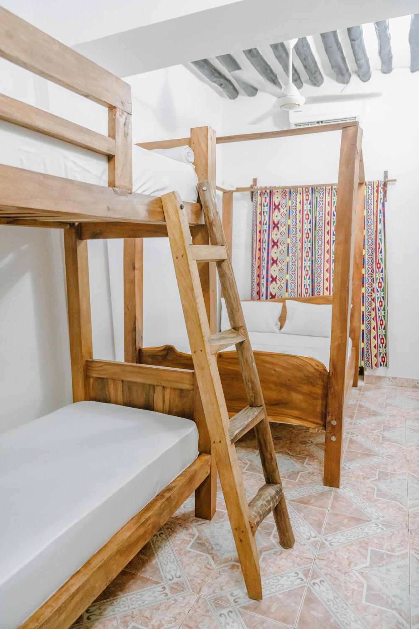 Shoki Shoki Guest House Zanzibar Екстериор снимка